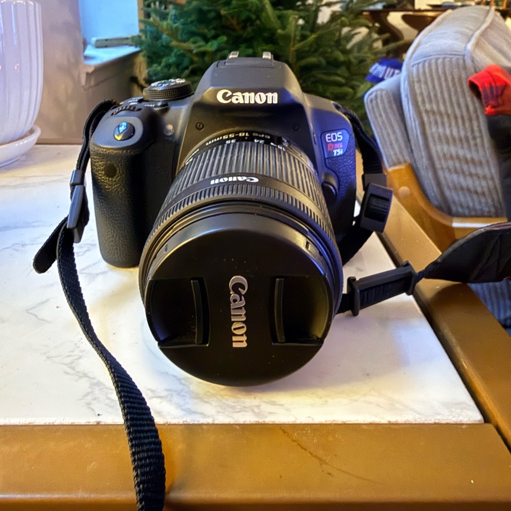 Canon EOS Rebel T5i DSLR Camera - Black (barely used)